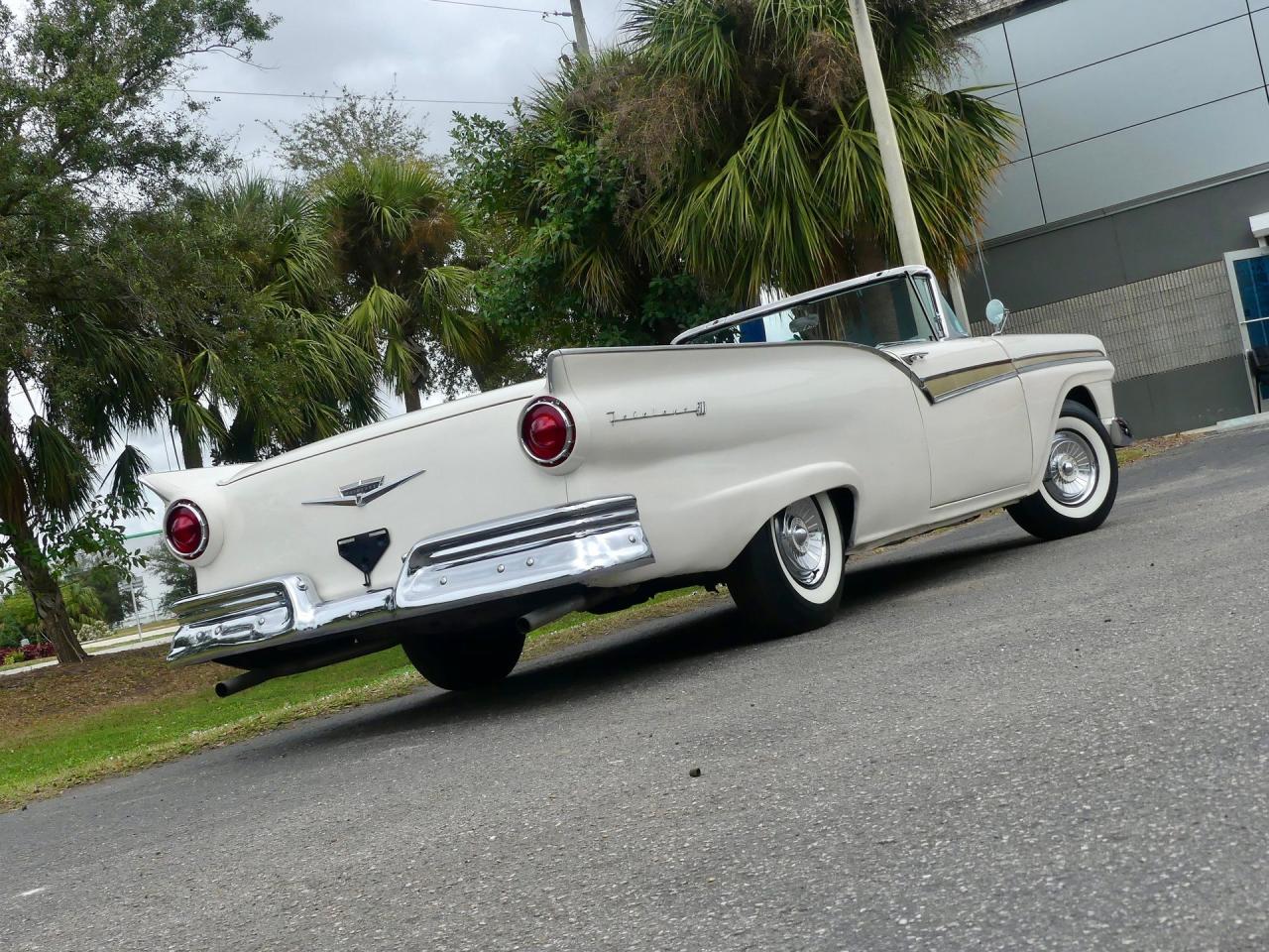 1957 Ford Fairlane Skyliner