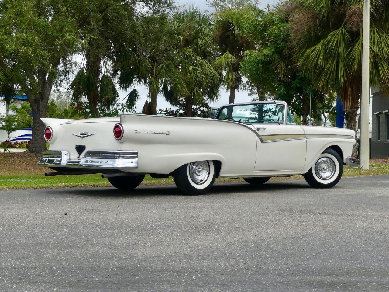 1957 Ford Fairlane Skyliner