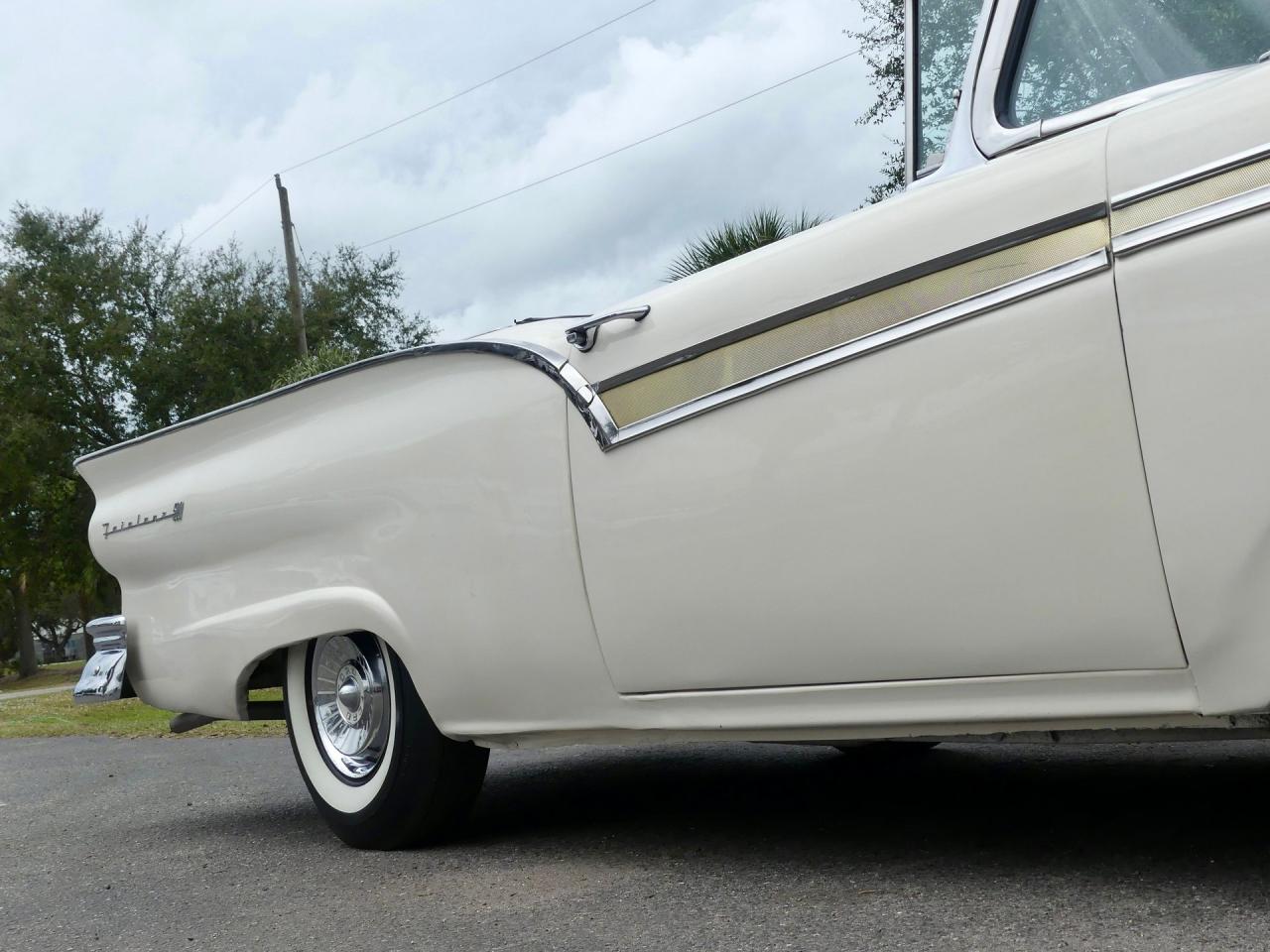 1957 Ford Fairlane Skyliner