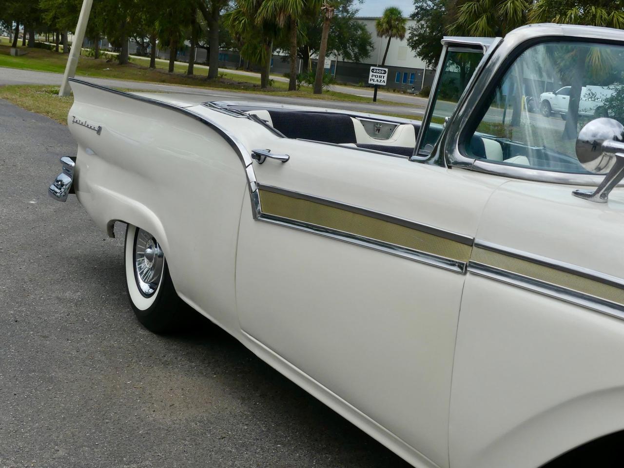 1957 Ford Fairlane Skyliner