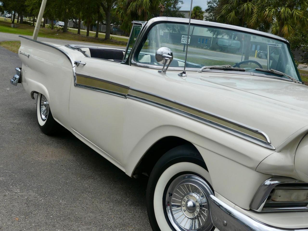 1957 Ford Fairlane Skyliner