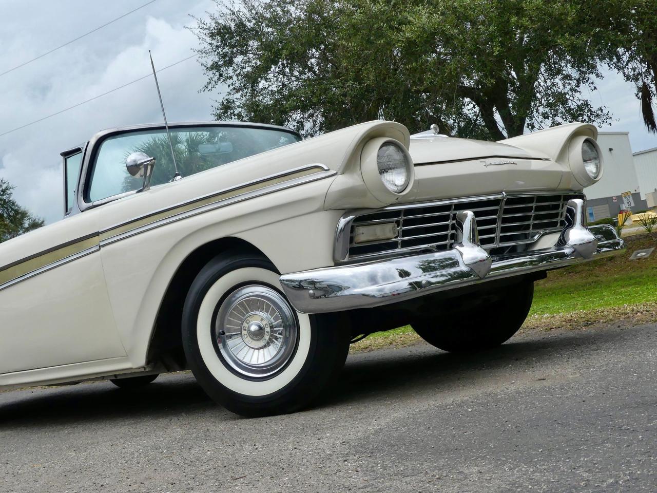 1957 Ford Fairlane Skyliner