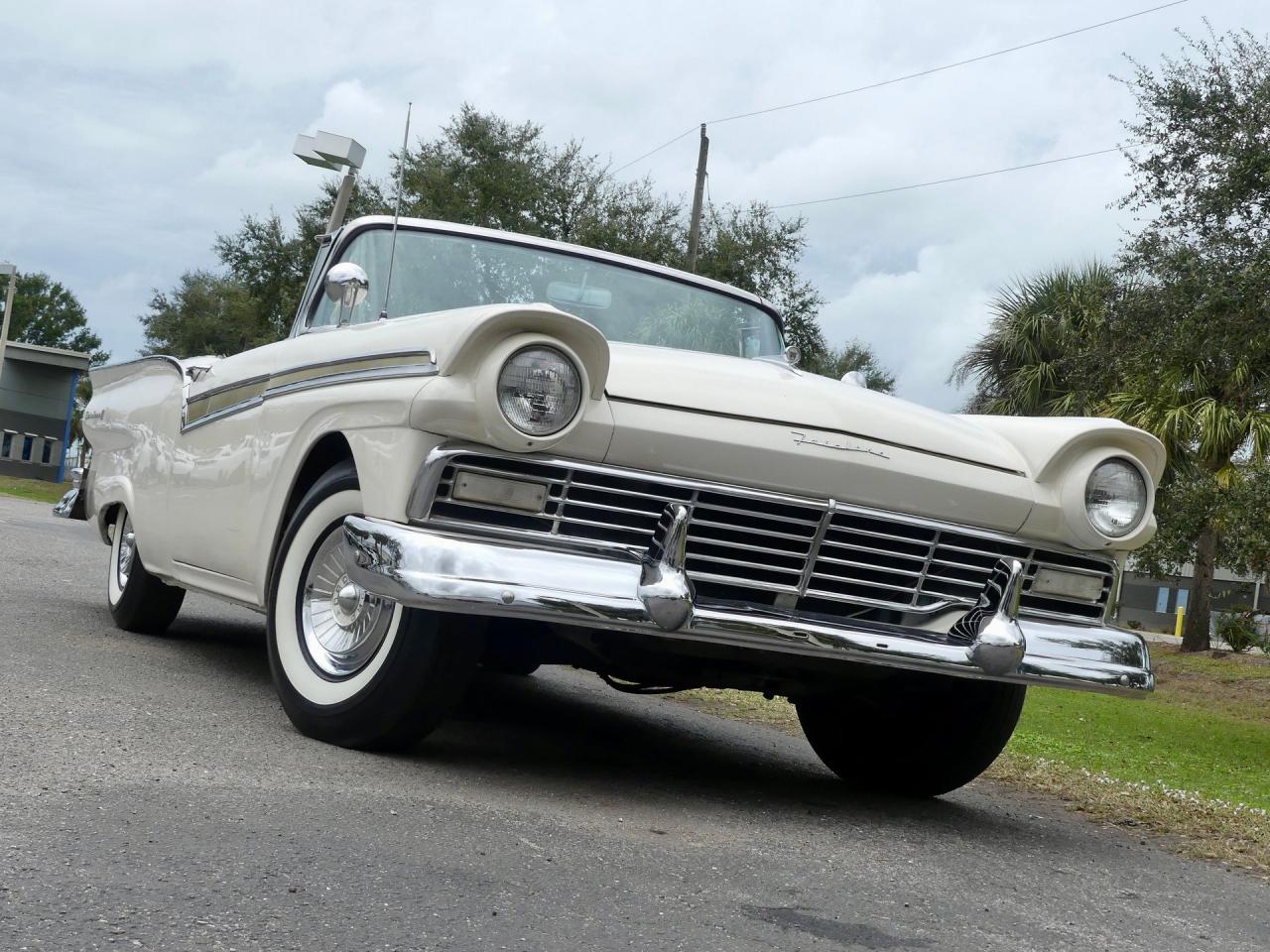 1957 Ford Fairlane Skyliner
