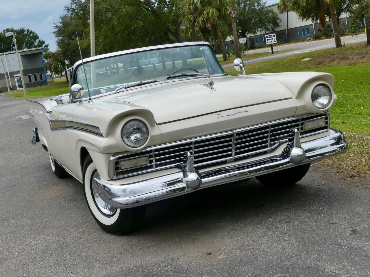 1957 Ford Fairlane Skyliner