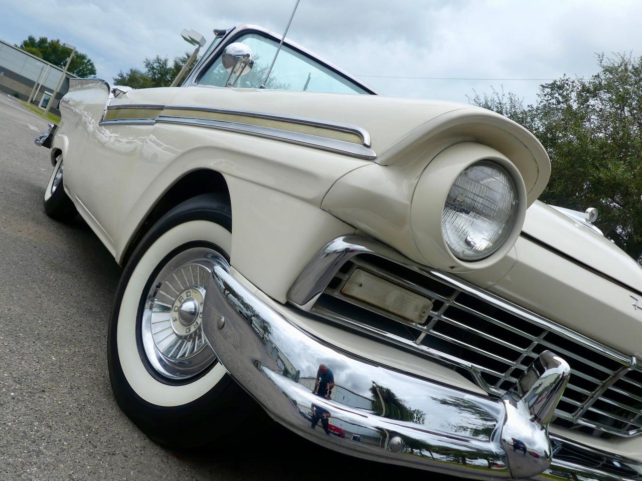 1957 Ford Fairlane Skyliner