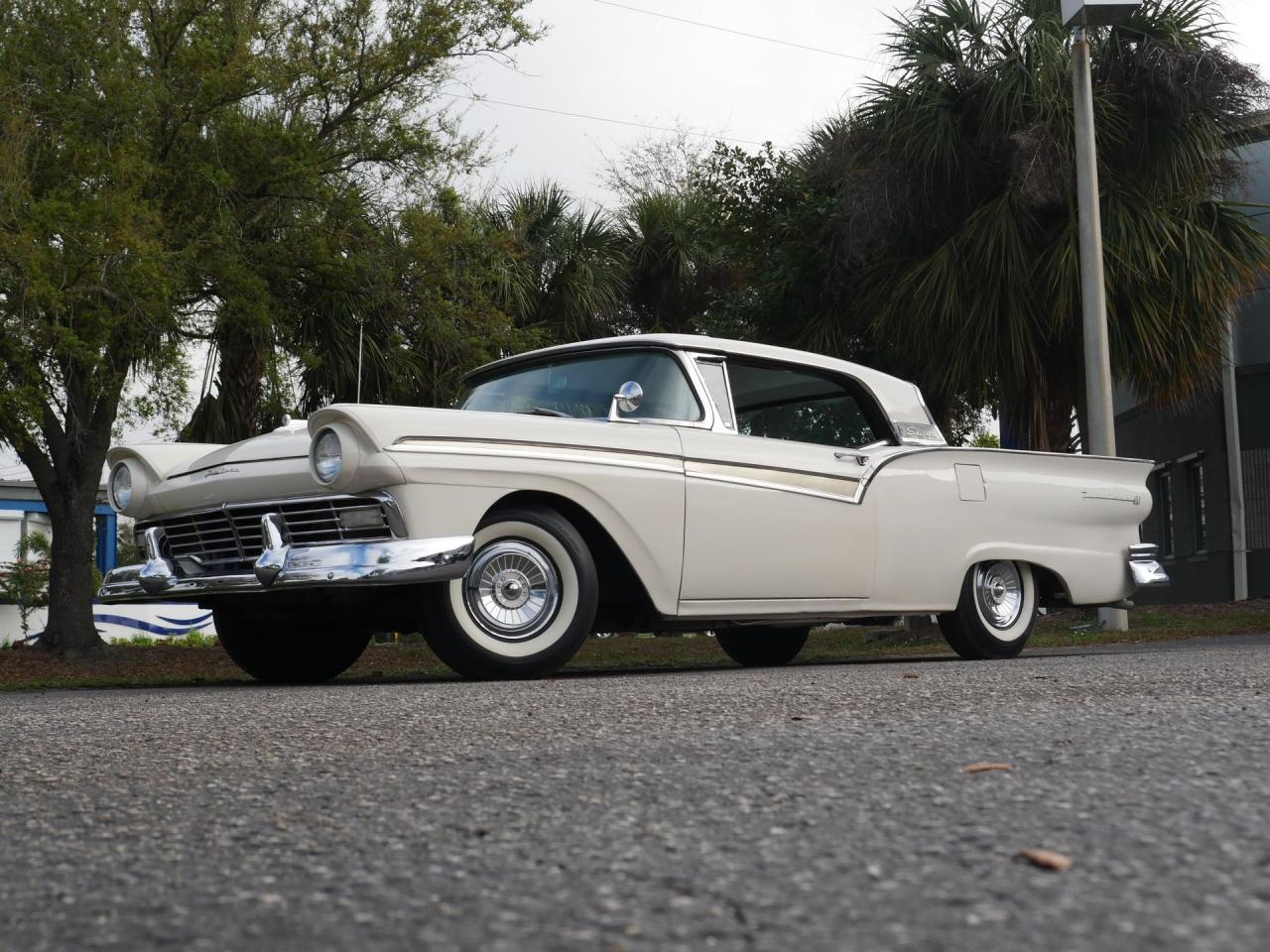 1957 Ford Fairlane Skyliner