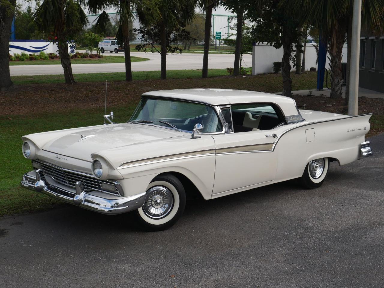 1957 Ford Fairlane Skyliner