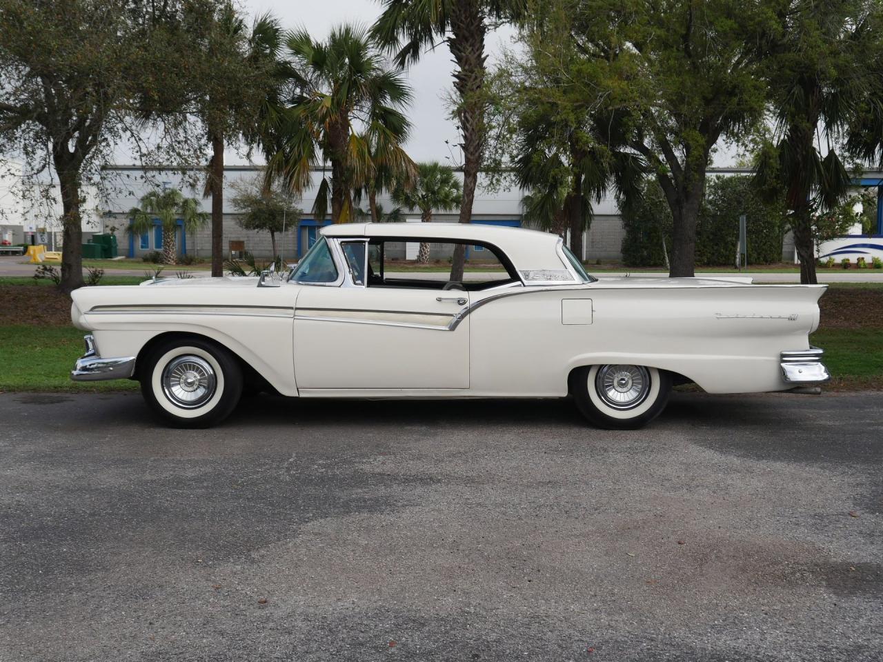1957 Ford Fairlane Skyliner