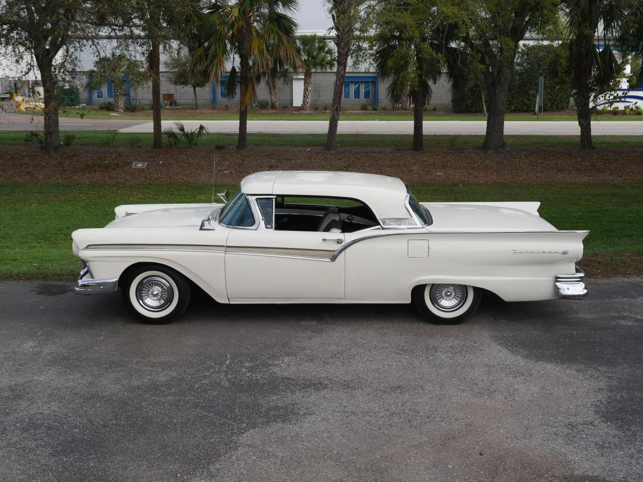 1957 Ford Fairlane Skyliner