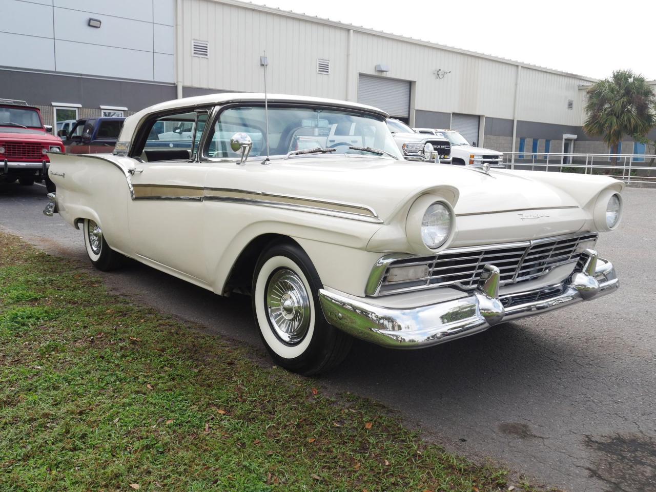 1957 Ford Fairlane Skyliner