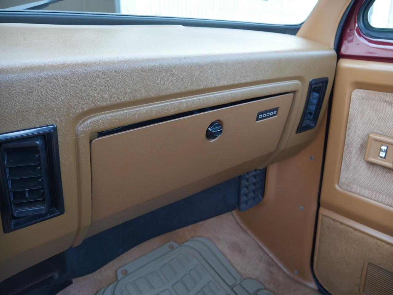 1992 Dodge Ram D-150 LE