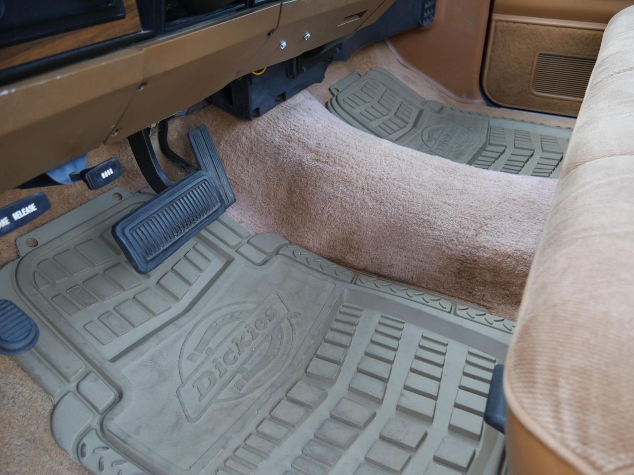 1992 Dodge Ram D-150 LE