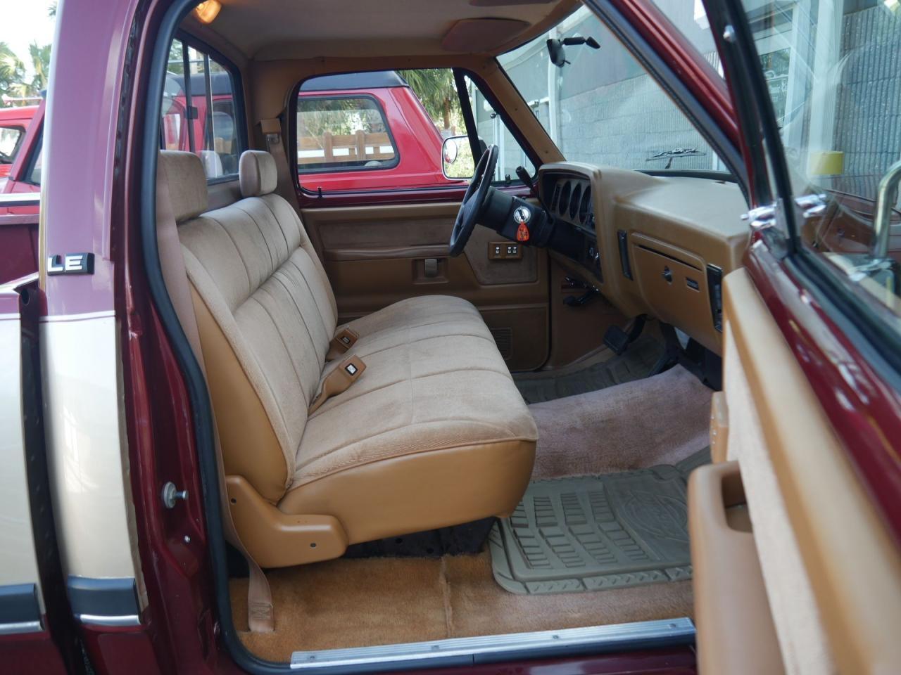 1992 Dodge Ram D-150 LE