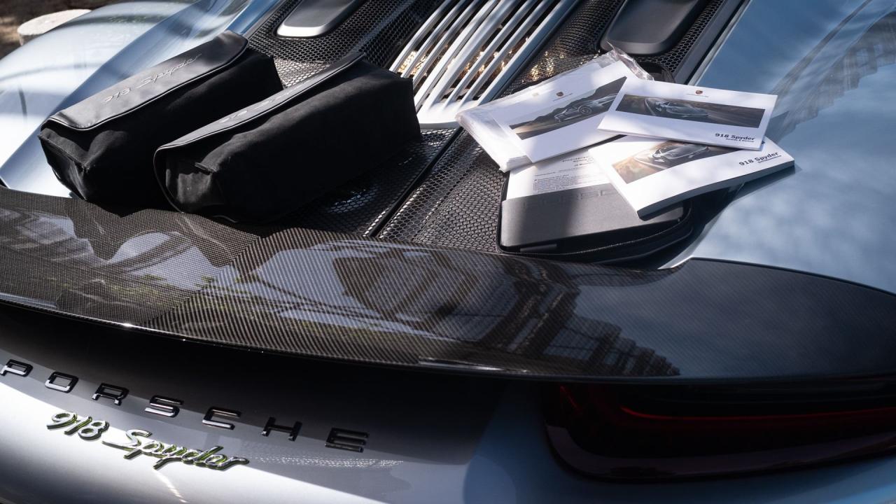 2015 Porsche 918 Spyder Weissach Package