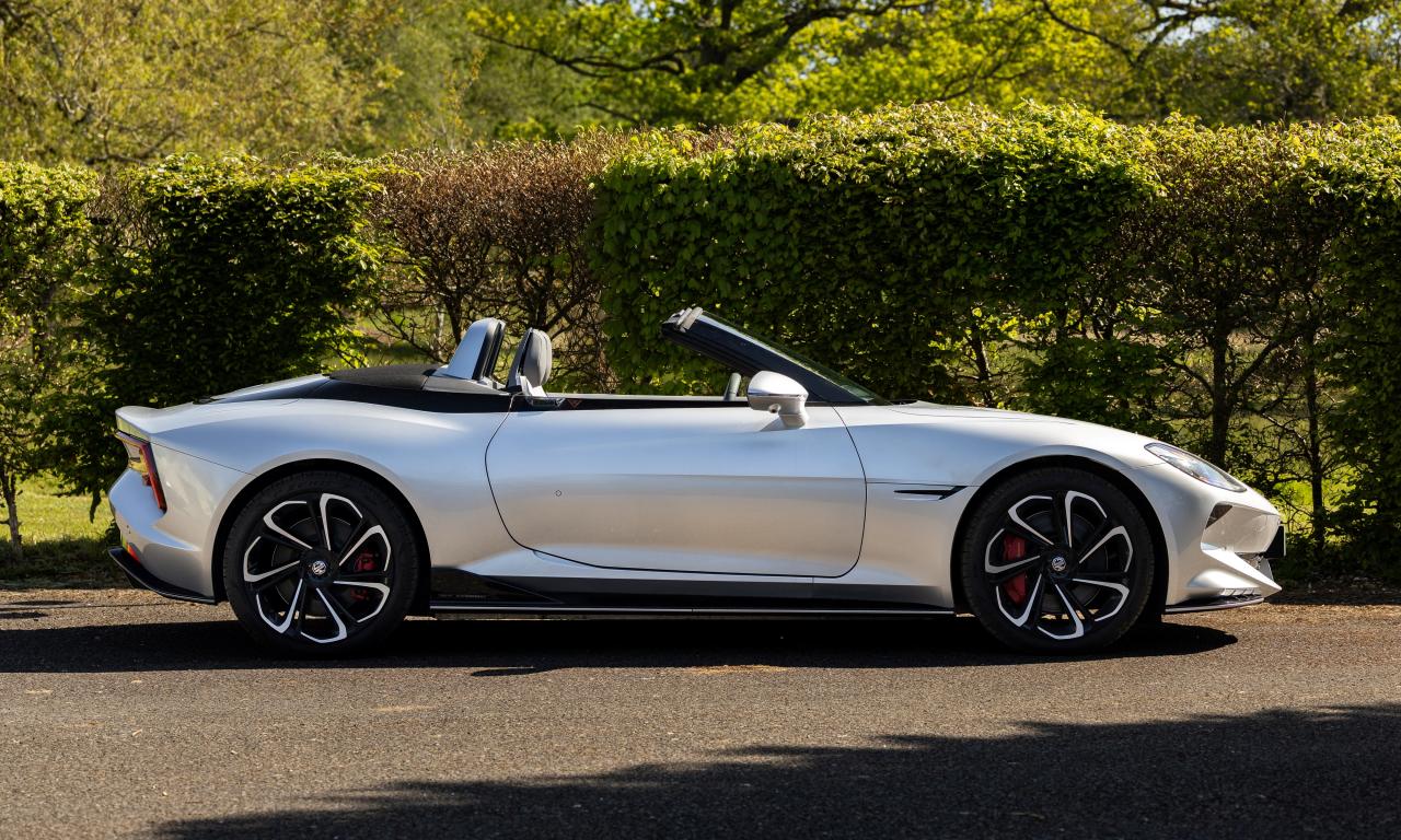 2024 MG Cyberster GT
