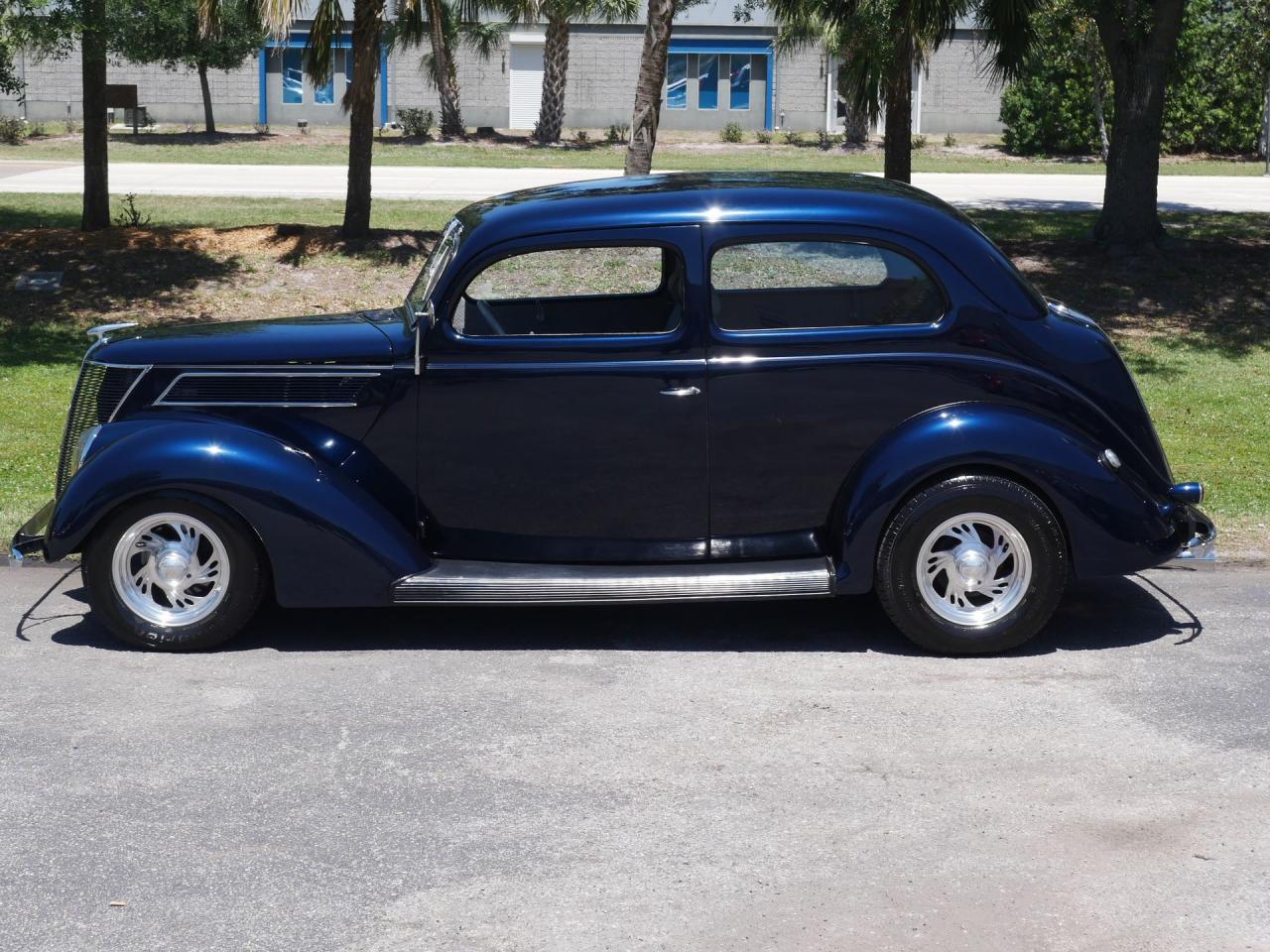 1937 Ford Deluxe Humpback 2-Door Sedan