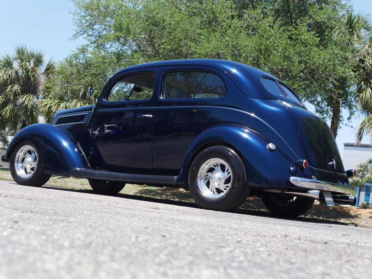 1937 Ford Deluxe Humpback 2-Door Sedan