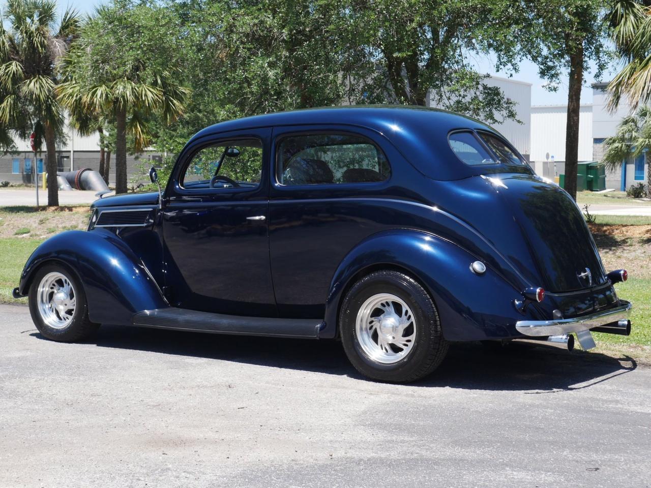1937 Ford Deluxe Humpback 2-Door Sedan