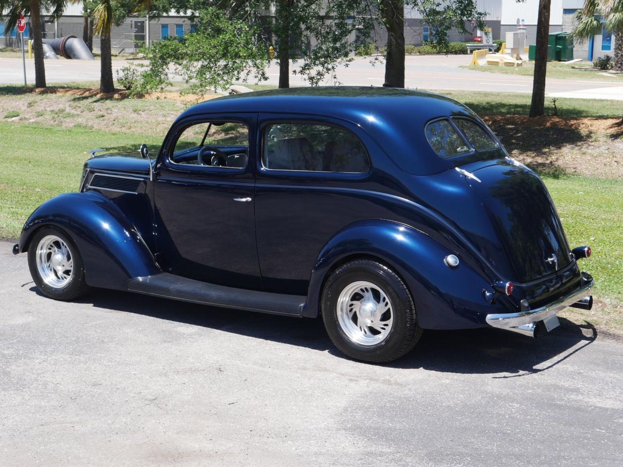 1937 Ford Deluxe Humpback 2-Door Sedan