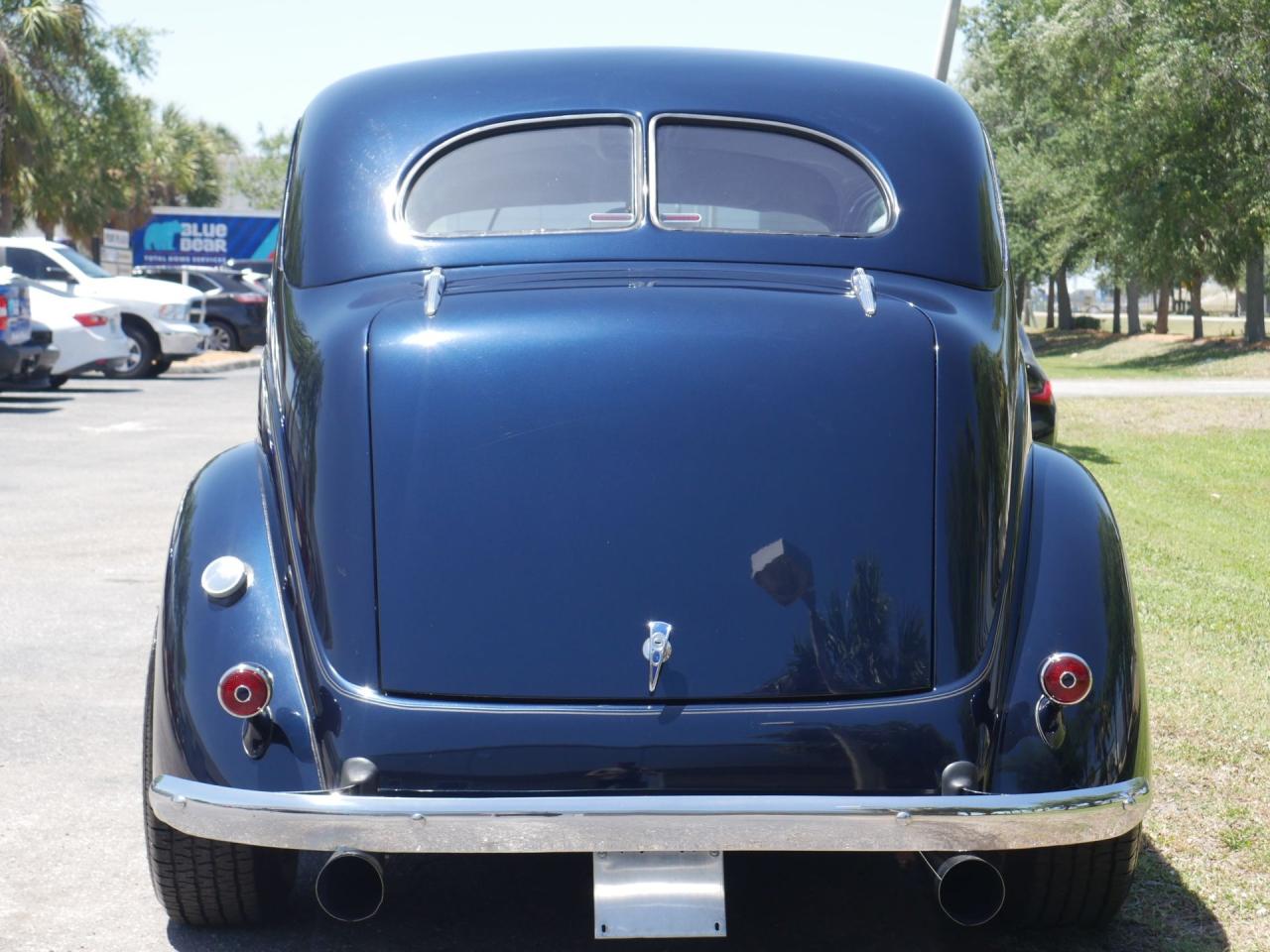 1937 Ford Deluxe Humpback 2-Door Sedan