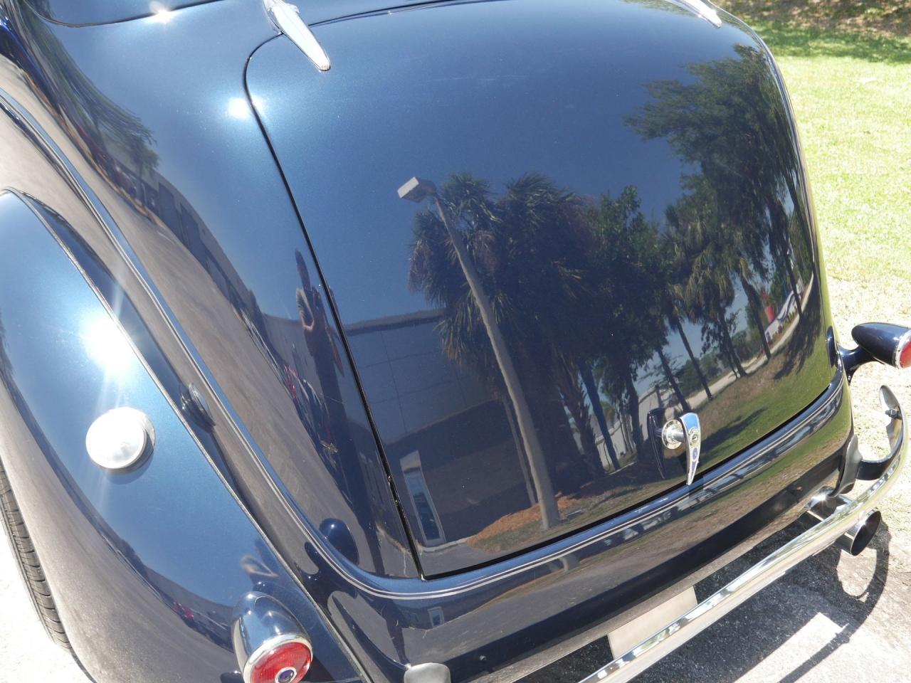 1937 Ford Deluxe Humpback 2-Door Sedan