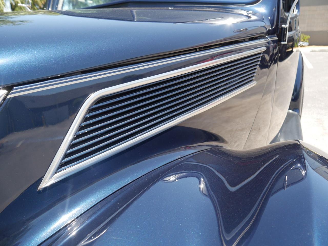 1937 Ford Deluxe Humpback 2-Door Sedan