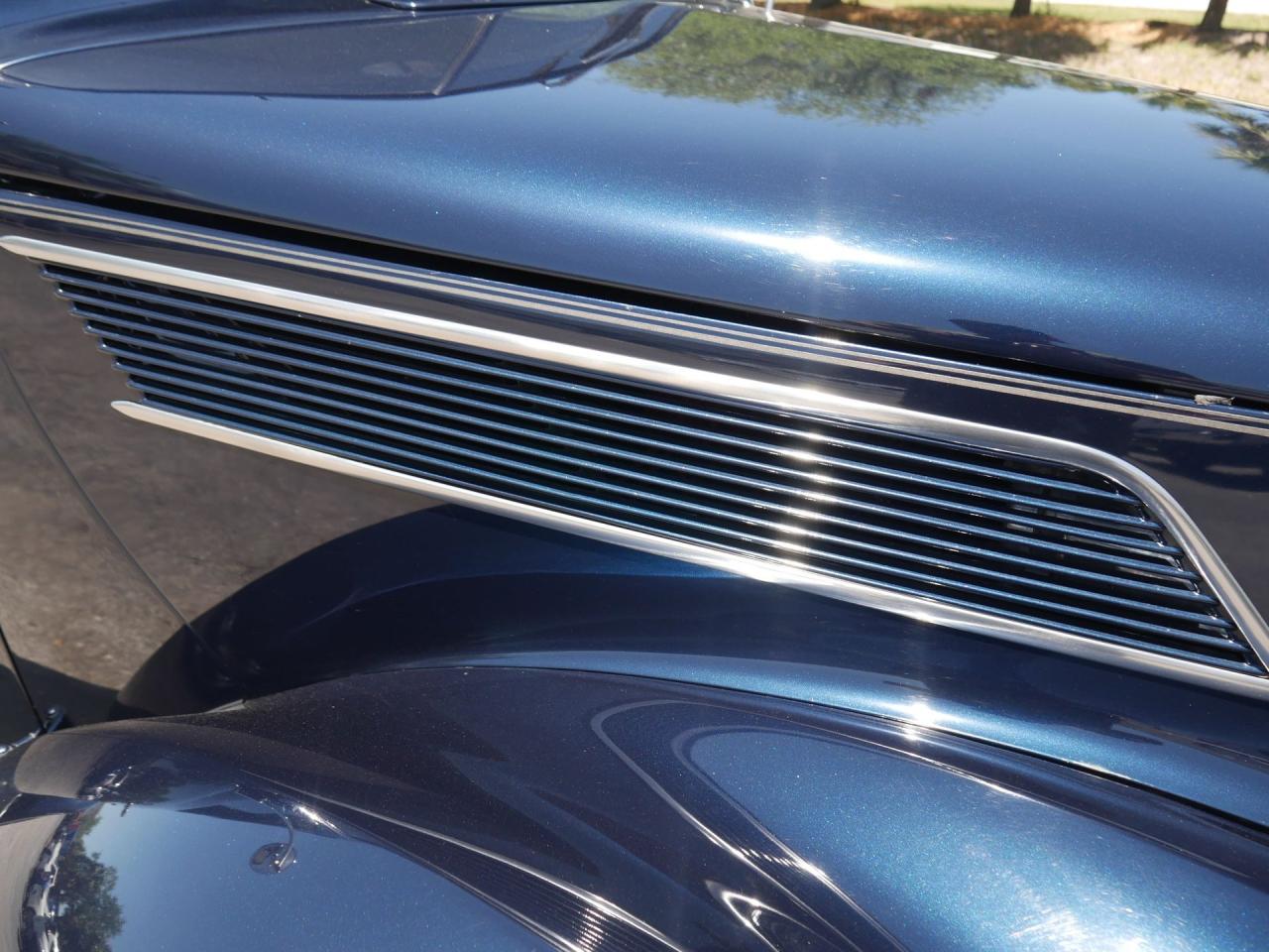 1937 Ford Deluxe Humpback 2-Door Sedan