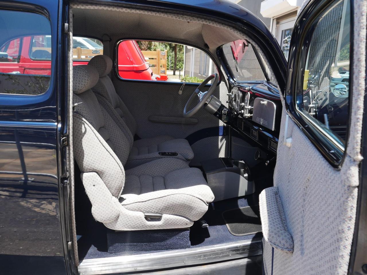 1937 Ford Deluxe Humpback 2-Door Sedan