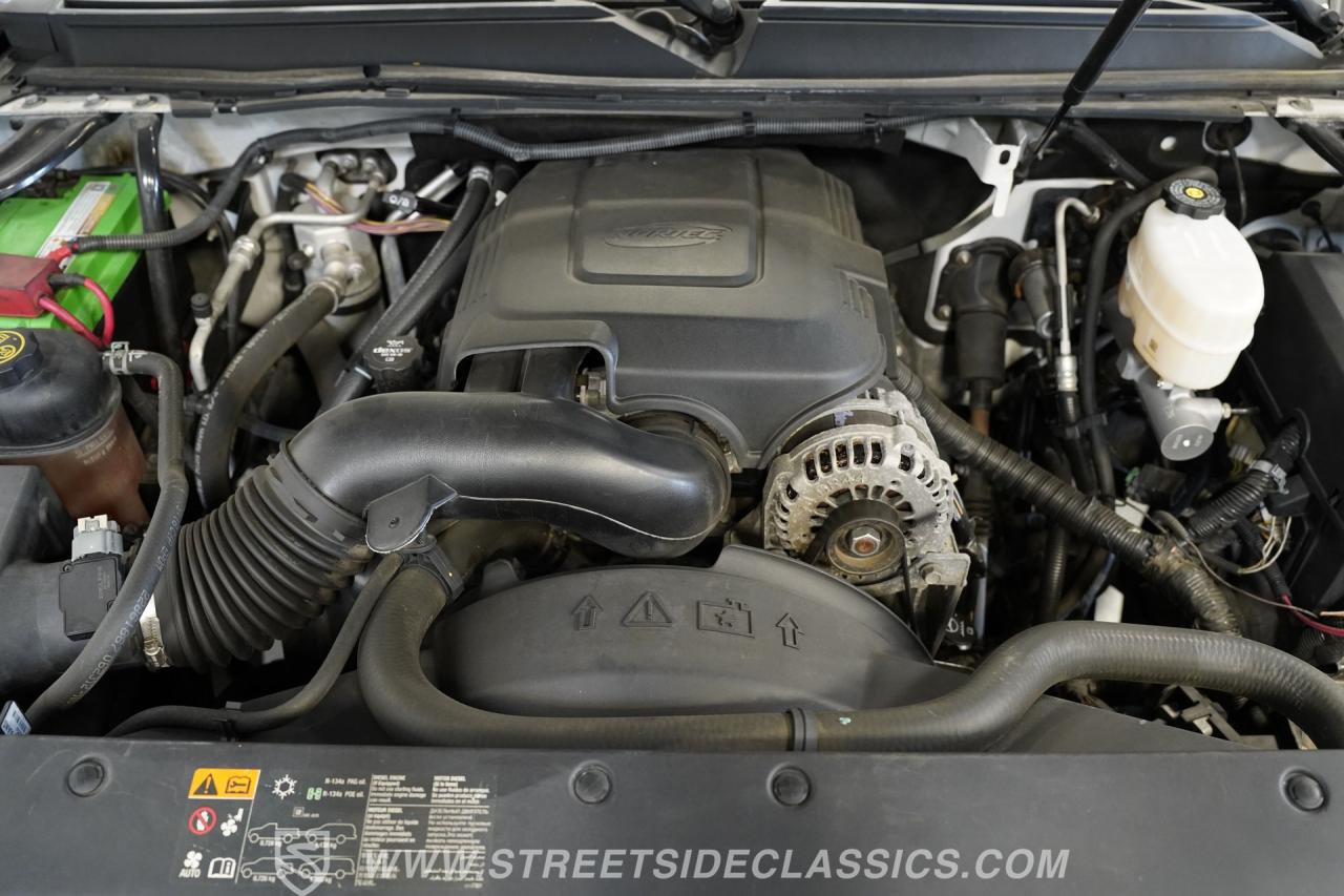 2013 Chevrolet Suburban 2500 4X4