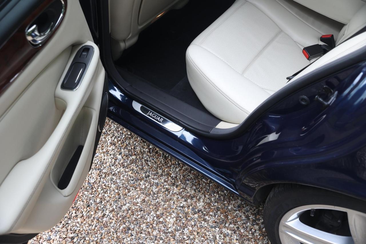 2008 Jaguar XJR