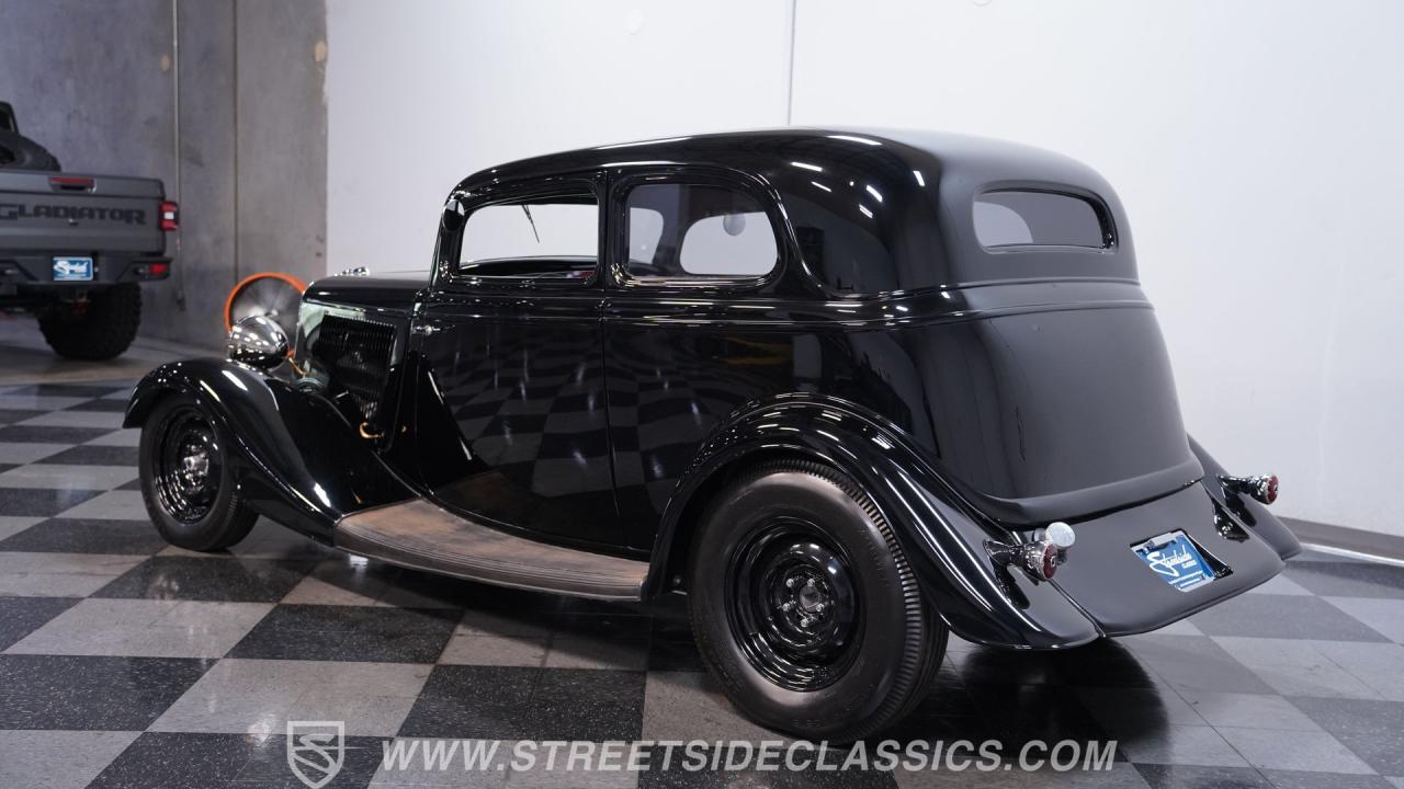 1933 Ford Victoria Restomod