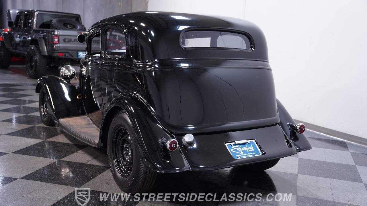 1933 Ford Victoria Restomod