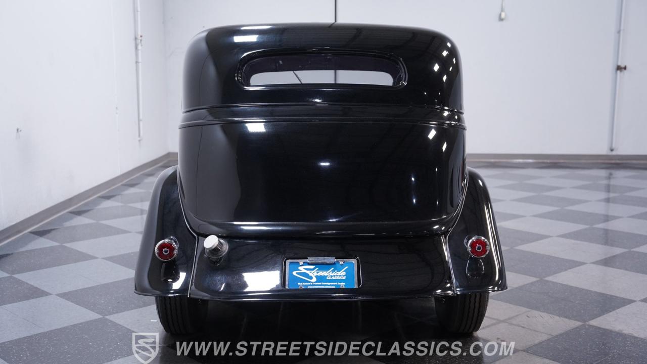 1933 Ford Victoria Restomod