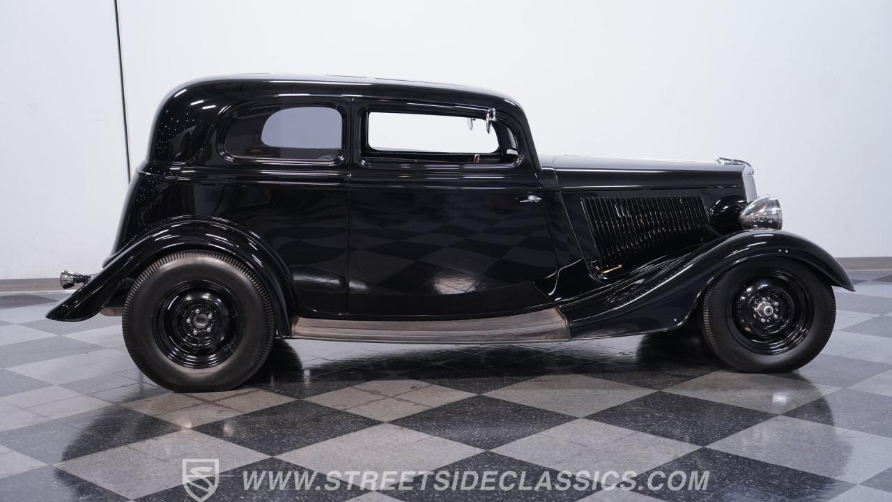 1933 Ford Victoria Restomod