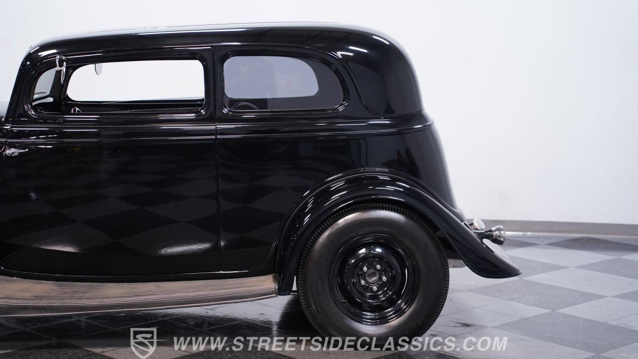 1933 Ford Victoria Restomod