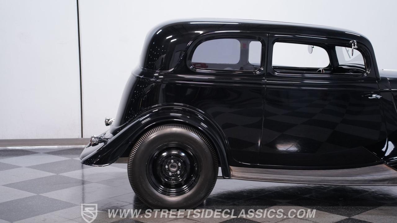 1933 Ford Victoria Restomod