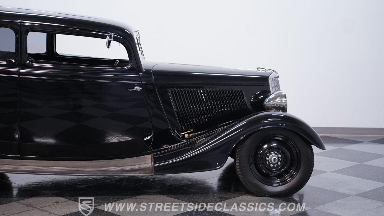 1933 Ford Victoria Restomod