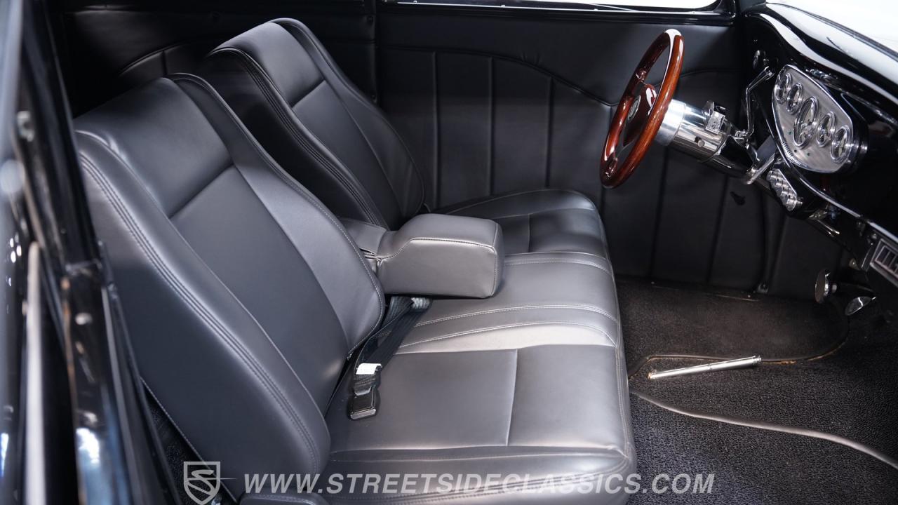 1933 Ford Victoria Restomod