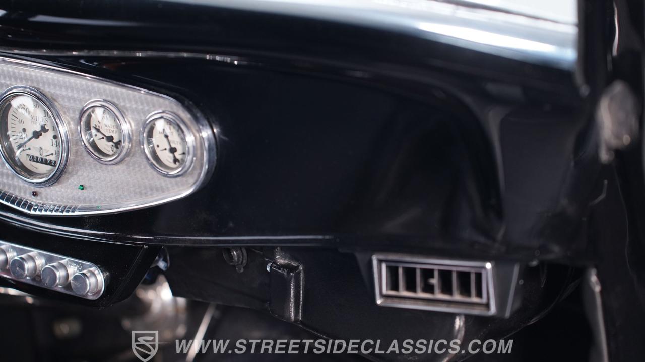 1933 Ford Victoria Restomod