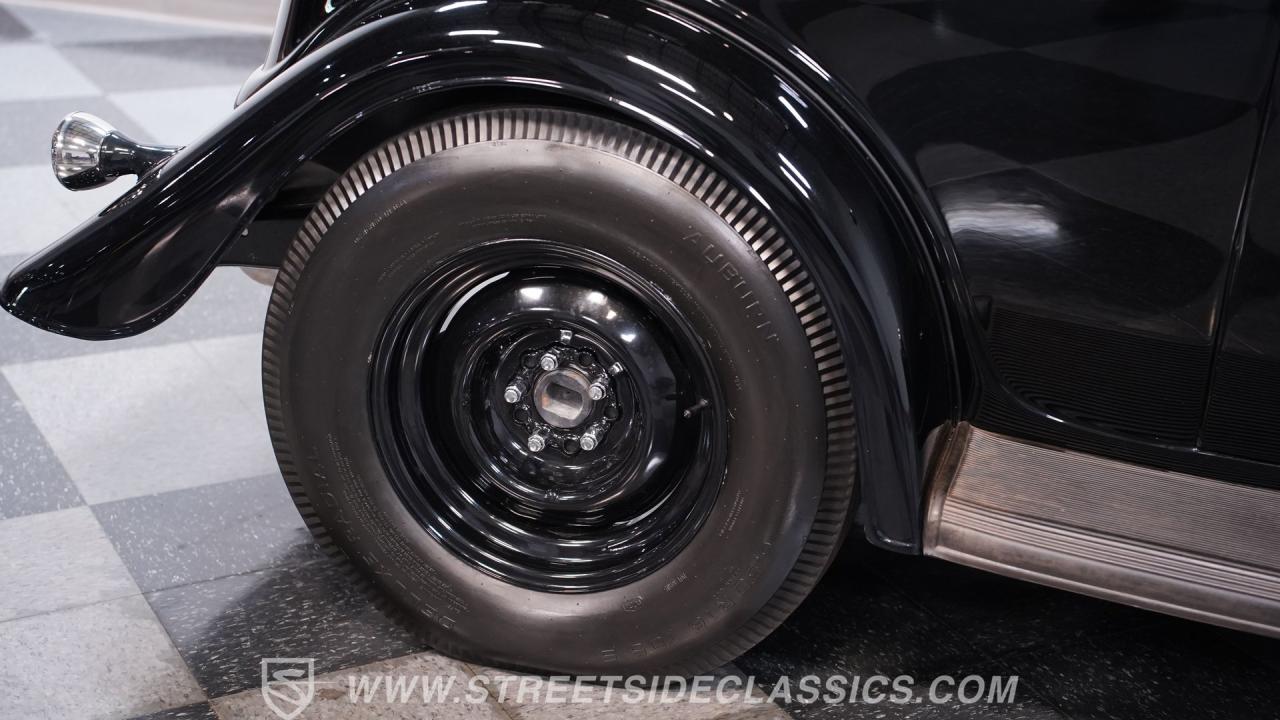 1933 Ford Victoria Restomod