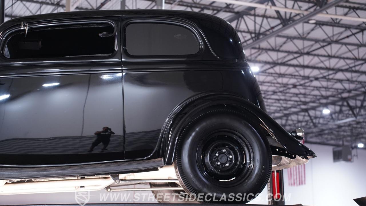 1933 Ford Victoria Restomod