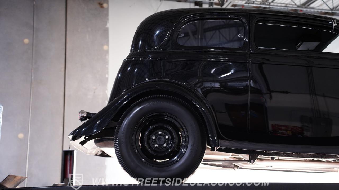 1933 Ford Victoria Restomod