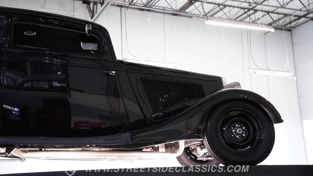 1933 Ford Victoria Restomod
