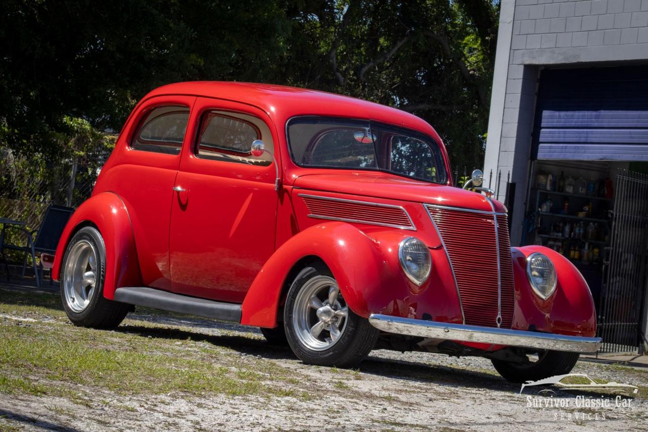 1937 Ford Tudor Humpback Sedan
