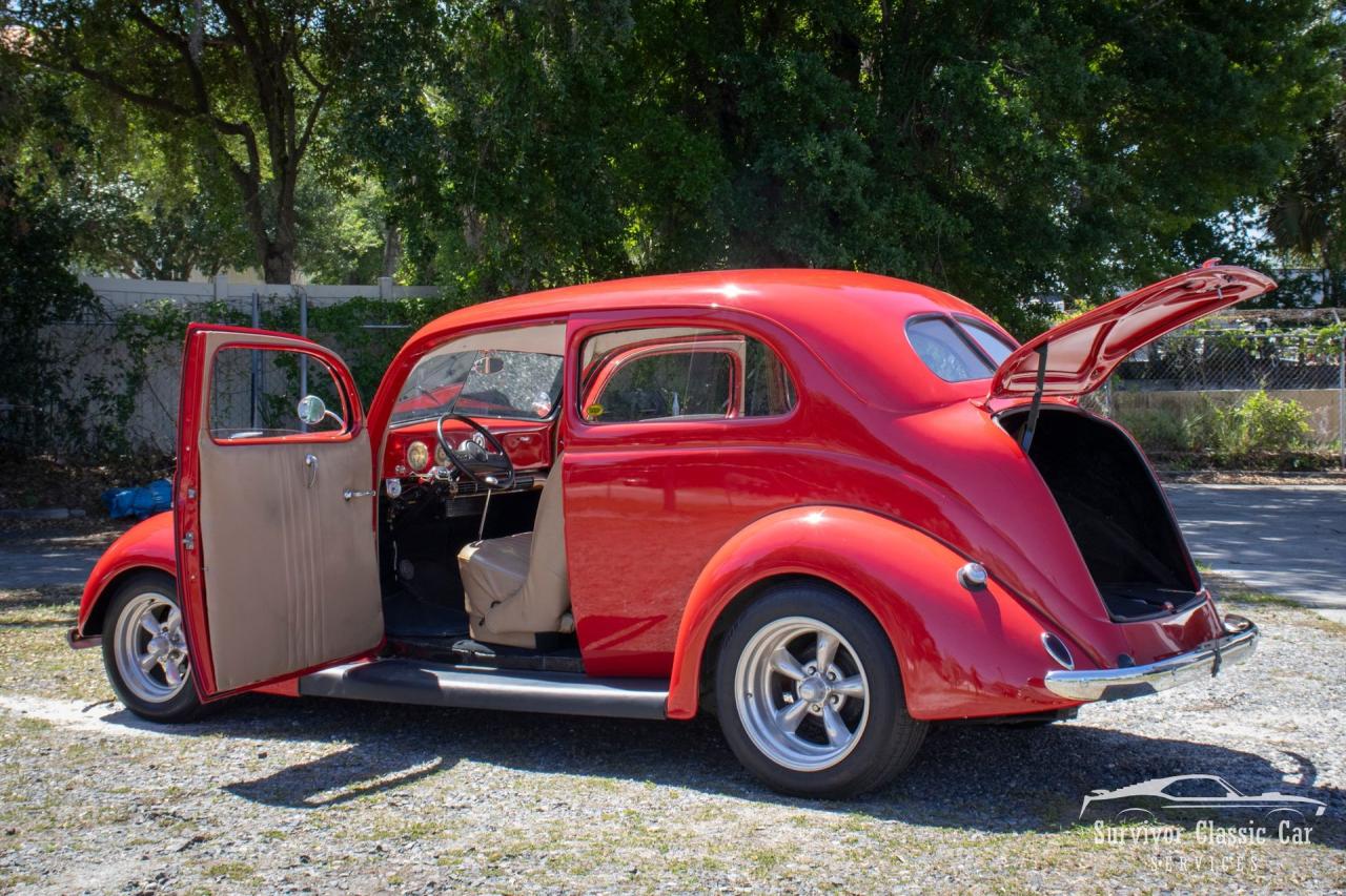 1937 Ford Tudor Humpback Sedan