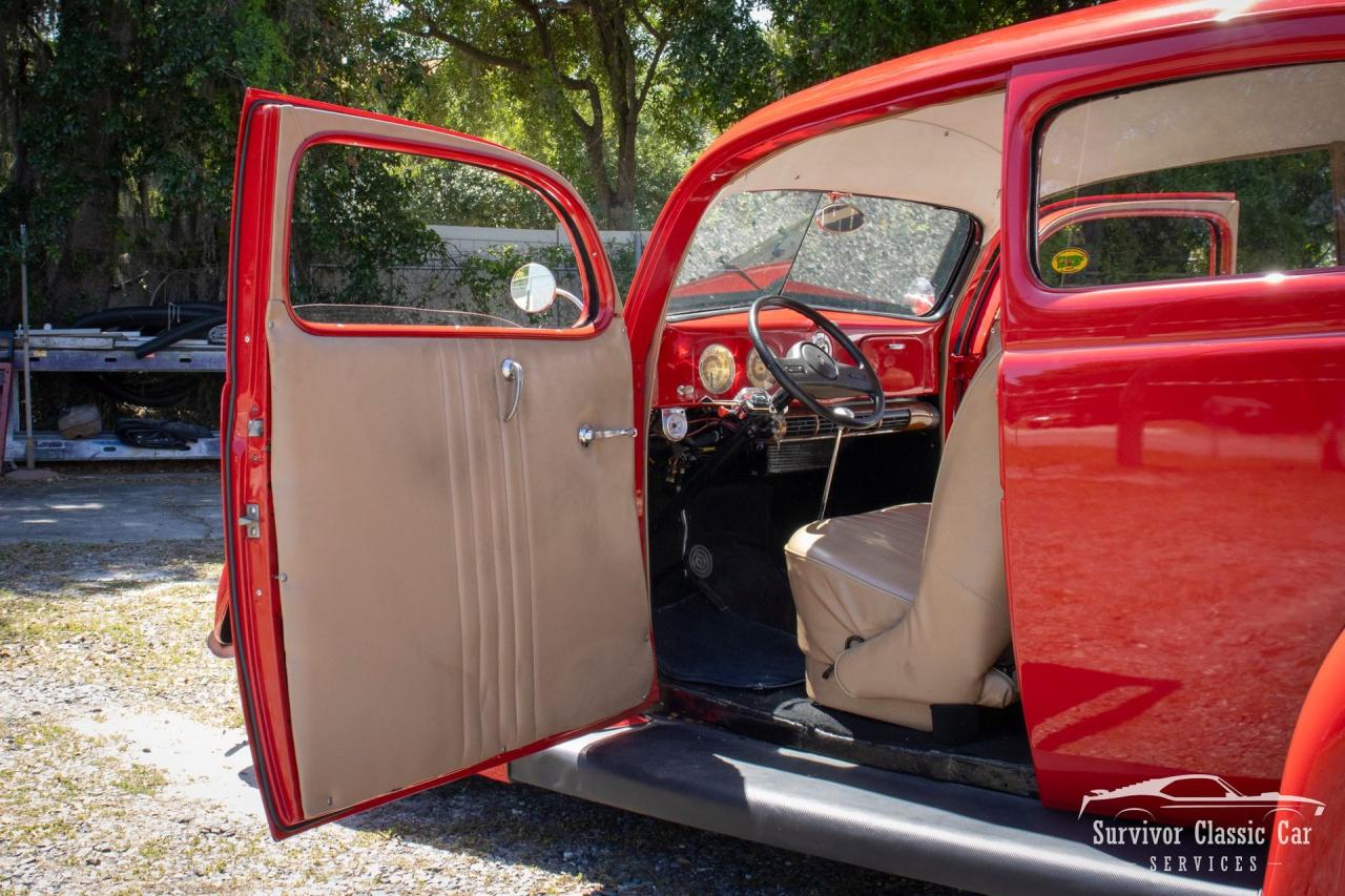 1937 Ford Tudor Humpback Sedan