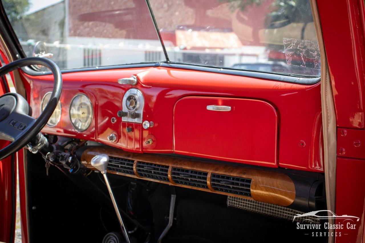 1937 Ford Tudor Humpback Sedan