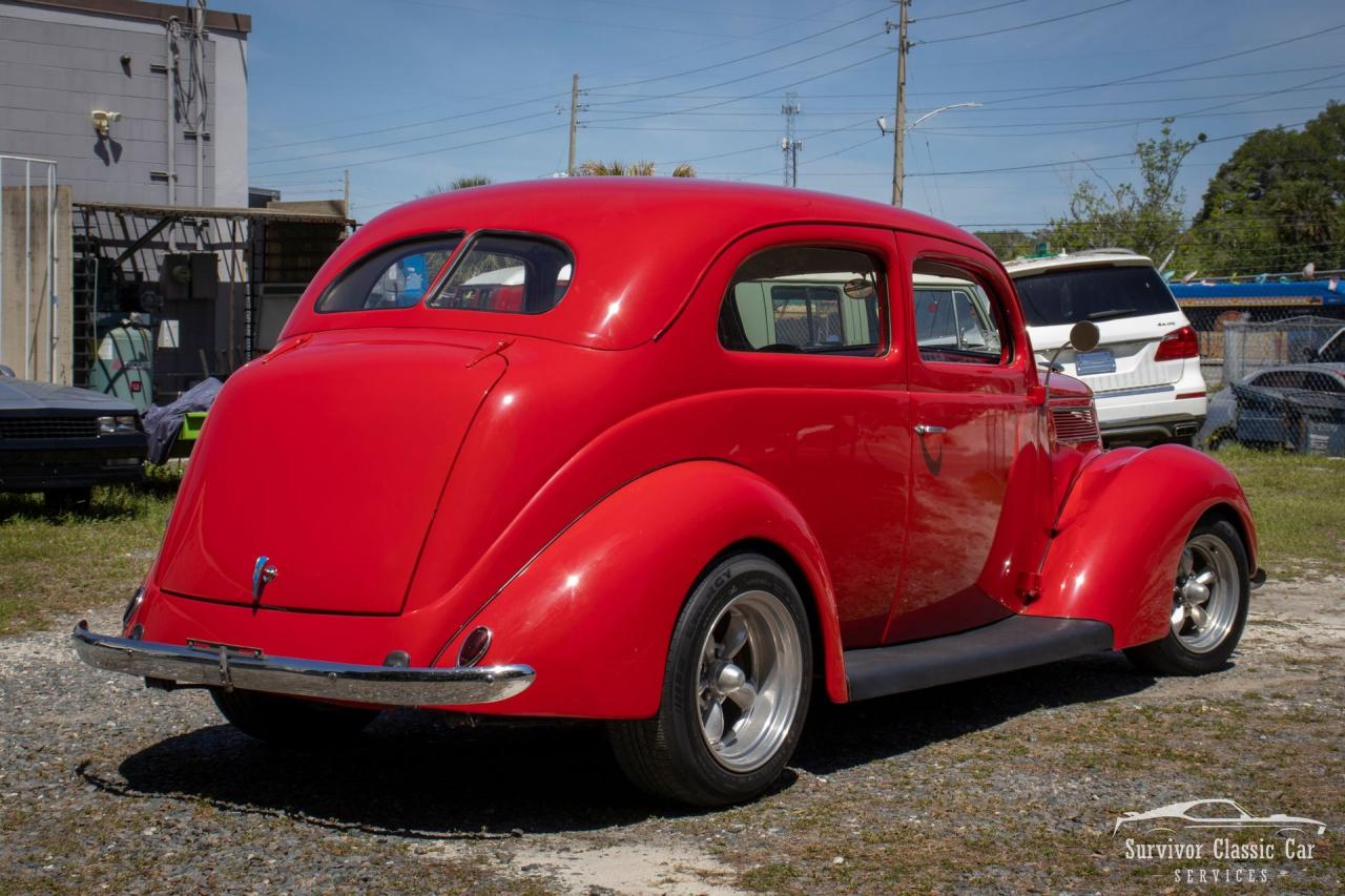 1937 Ford Tudor Humpback Sedan