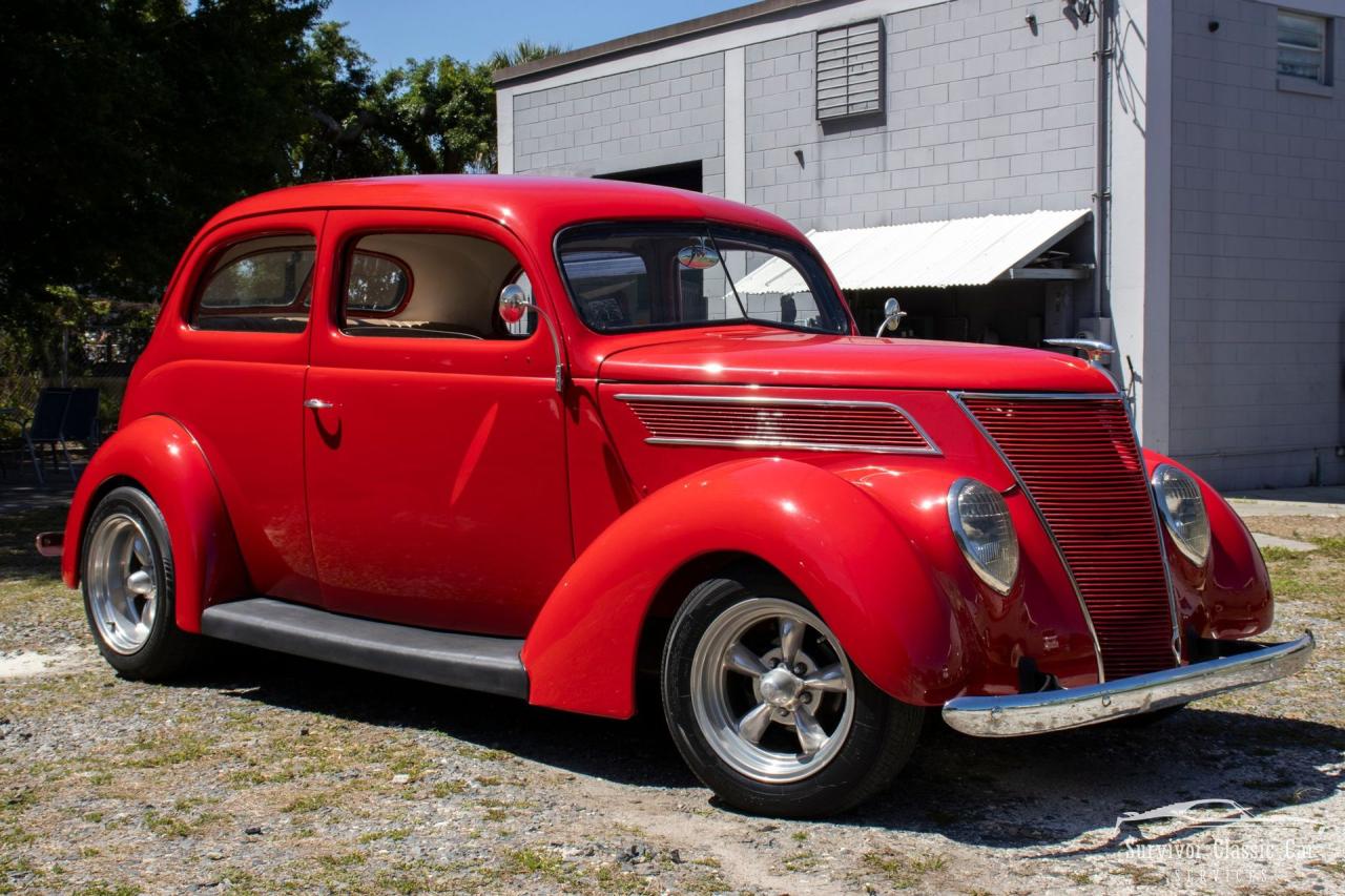 1937 Ford Tudor Humpback Sedan