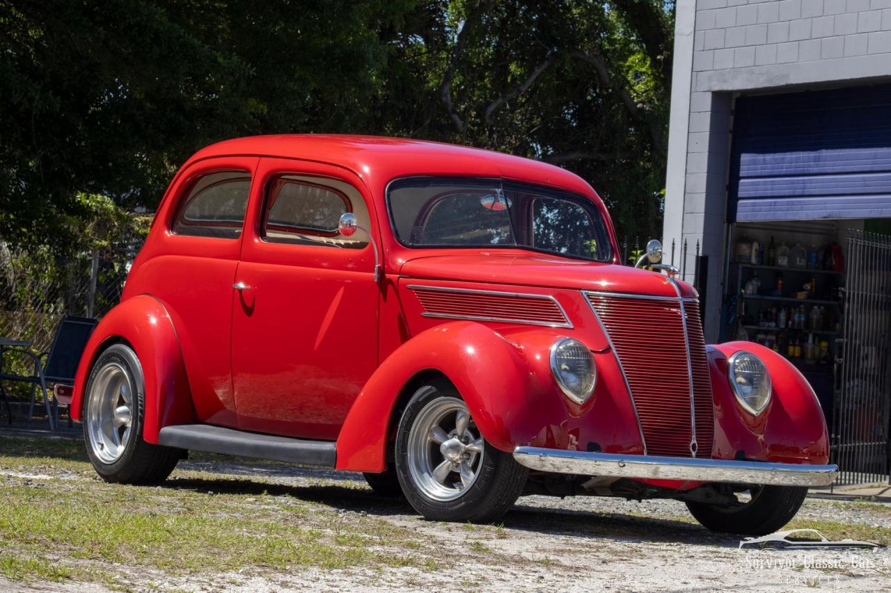 1937 Ford Tudor Humpback Sedan